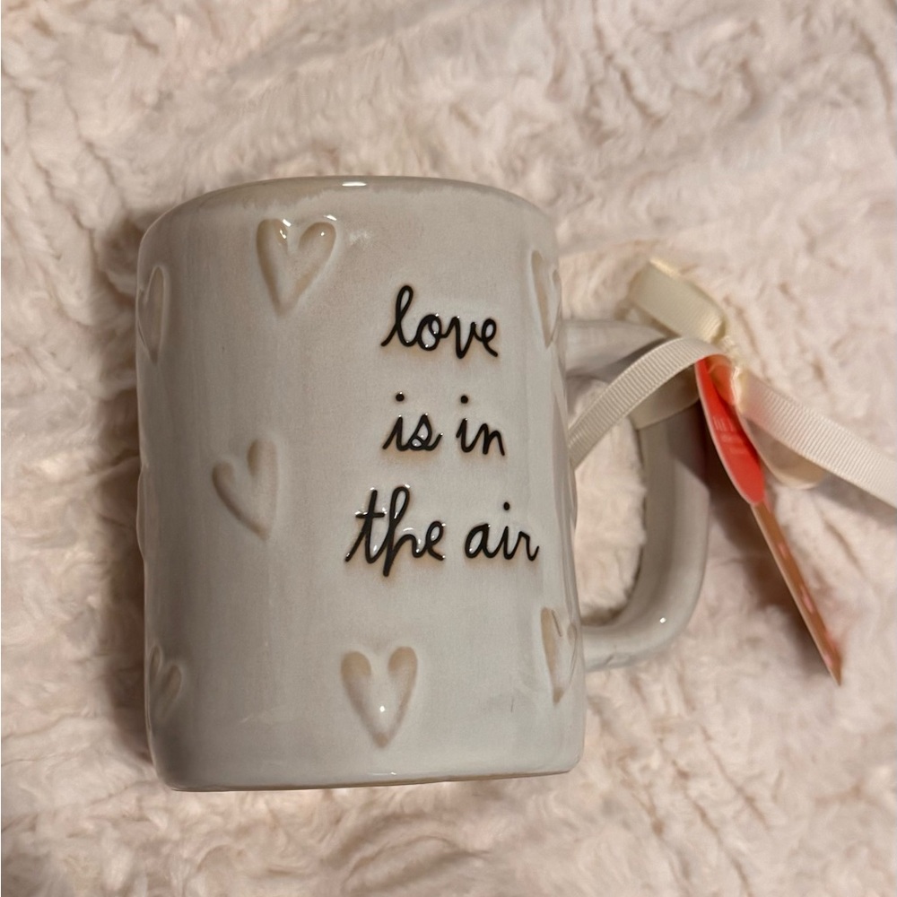 Rae Dunn NWT Love Is In The Air Mug